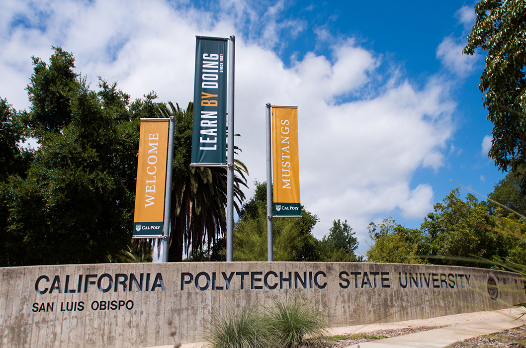 Muro de la Universidad Politécnica Estatal de California